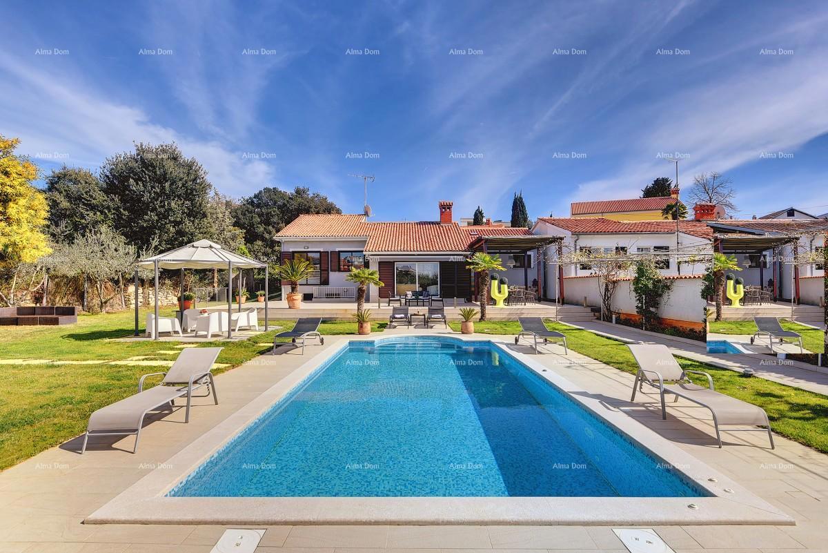 Prvi red do morja in plaže – hiša s bazenom in veliko okužnico, Pješčana Uvala!