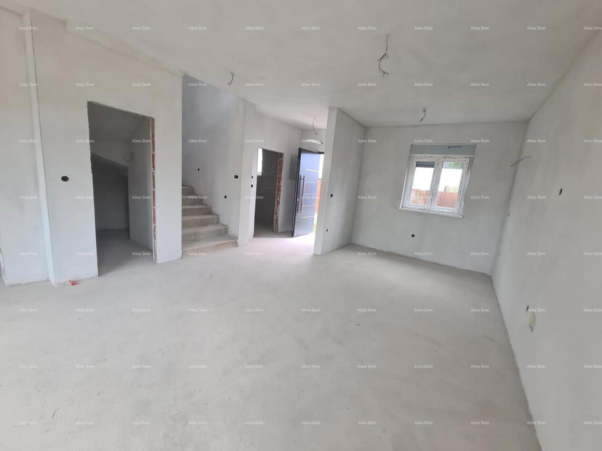 Na prodaju dvoetažni stan s bazenom v Ližnjanu