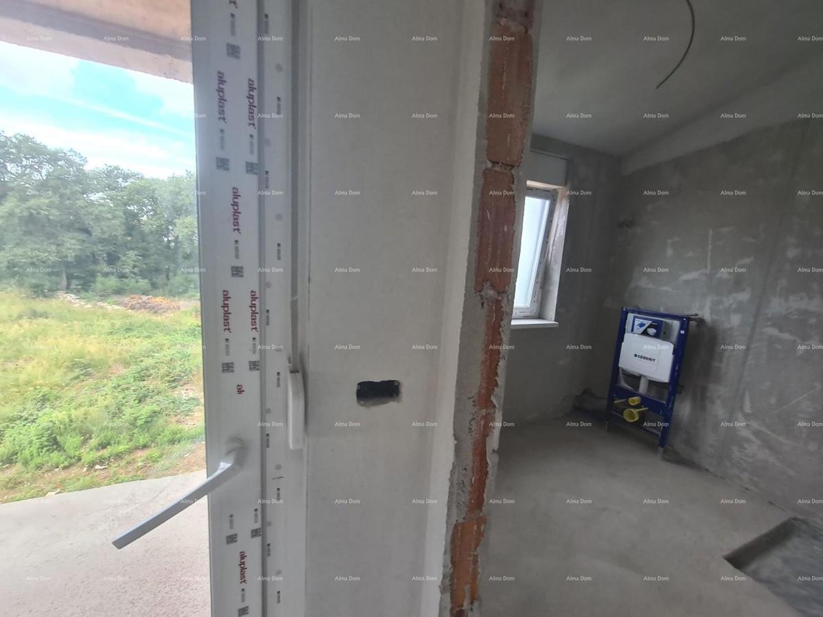 Na prodaju dvoetažni stan s bazenom v Ližnjanu