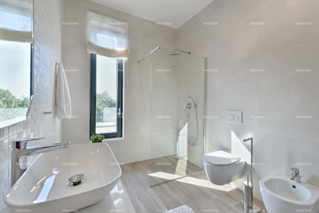 Fažana - Peroj - Čudovita vila s bazenom in pogledom na morje v bližini plaže