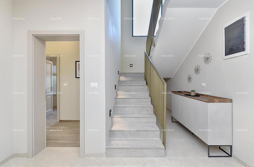 Fažana - Peroj - Čudovita vila s bazenom in pogledom na morje v bližini plaže