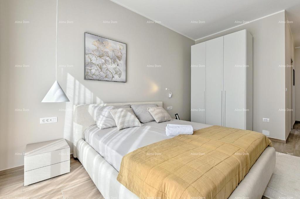 Fažana - Peroj - Čudovita vila s bazenom in pogledom na morje v bližini plaže