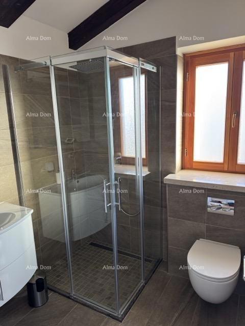 Mediteranska hiša s bazenom in pogledom na morje, Raša