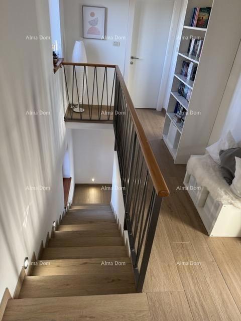 Mediteranska hiša s bazenom in pogledom na morje, Raša