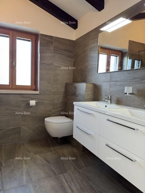 Mediteranska hiša s bazenom in pogledom na morje, Raša