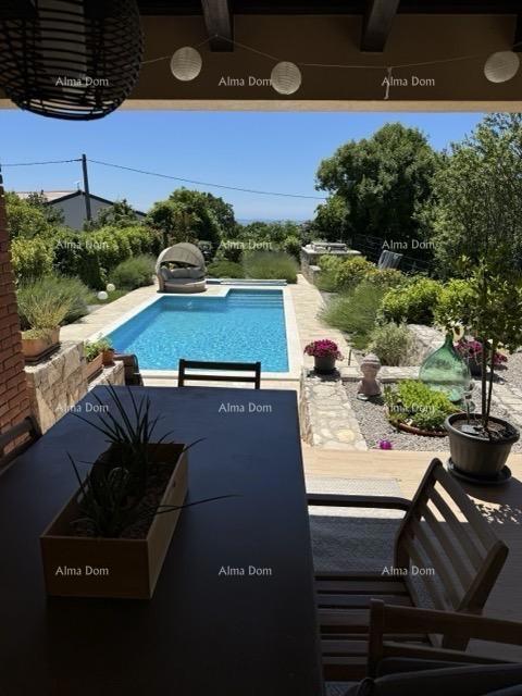 Mediteranska hiša s bazenom in pogledom na morje, Raša