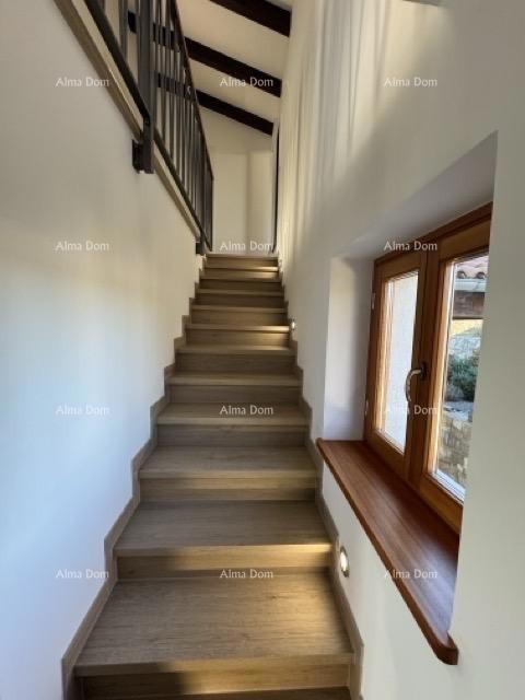 Mediteranska hiša s bazenom in pogledom na morje, Raša