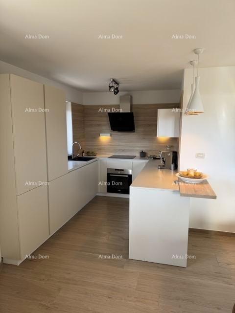 Mediteranska hiša s bazenom in pogledom na morje, Raša