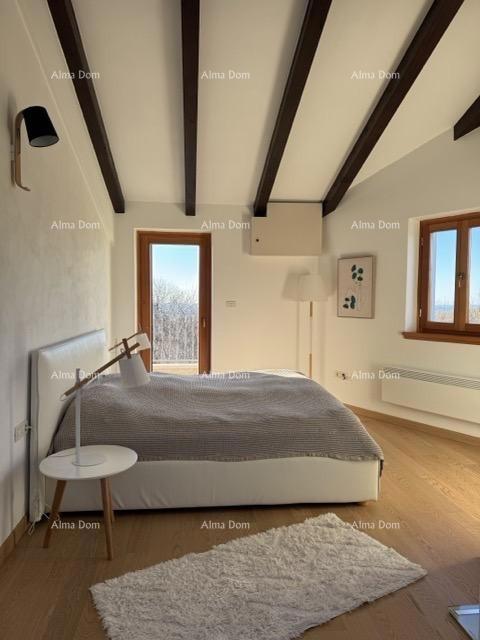 Mediteranska hiša s bazenom in pogledom na morje, Raša