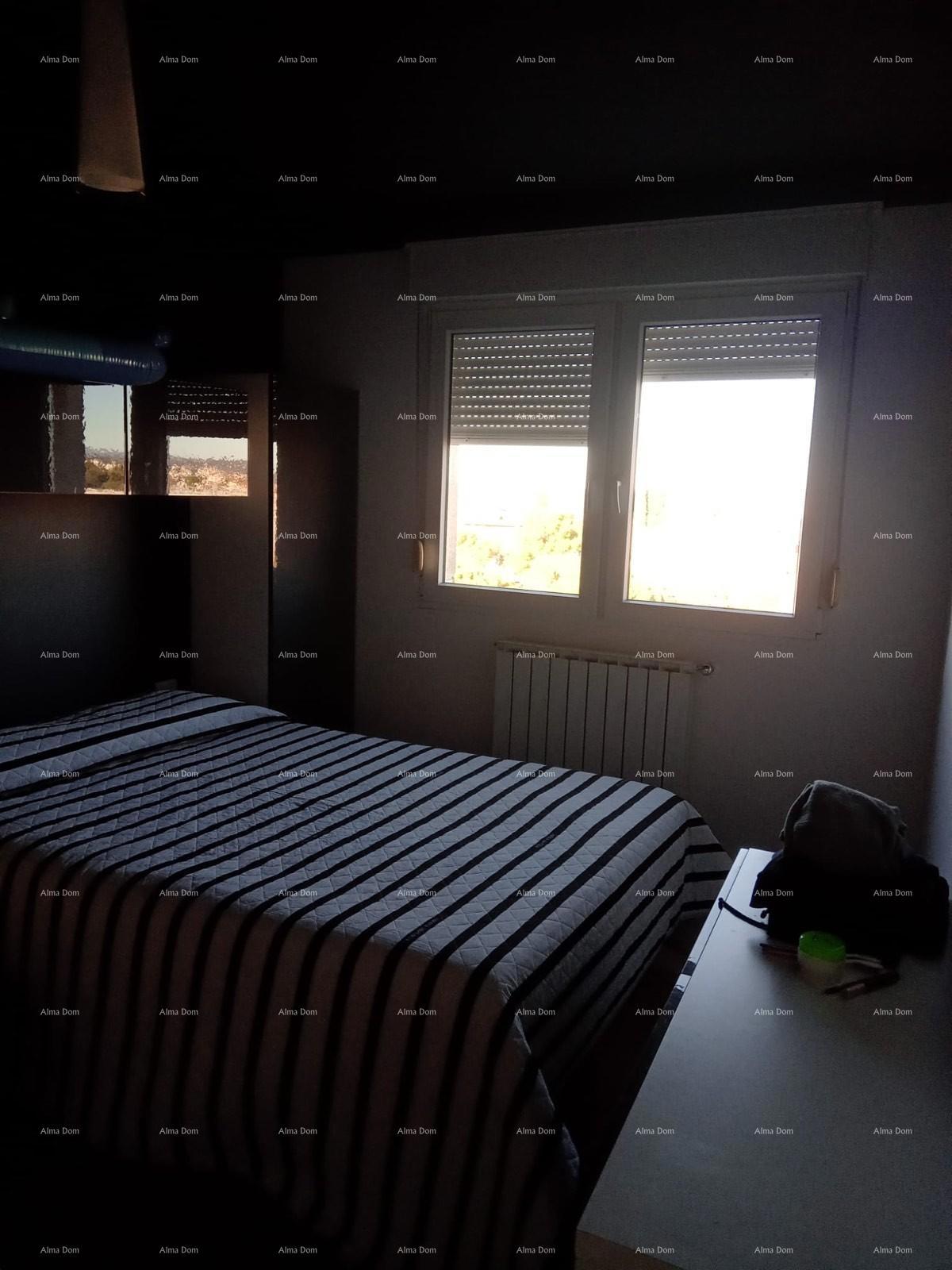 Prodaja - stan s pogledom na more - dve minute do sprehajalne poti Lungomare, Pula!