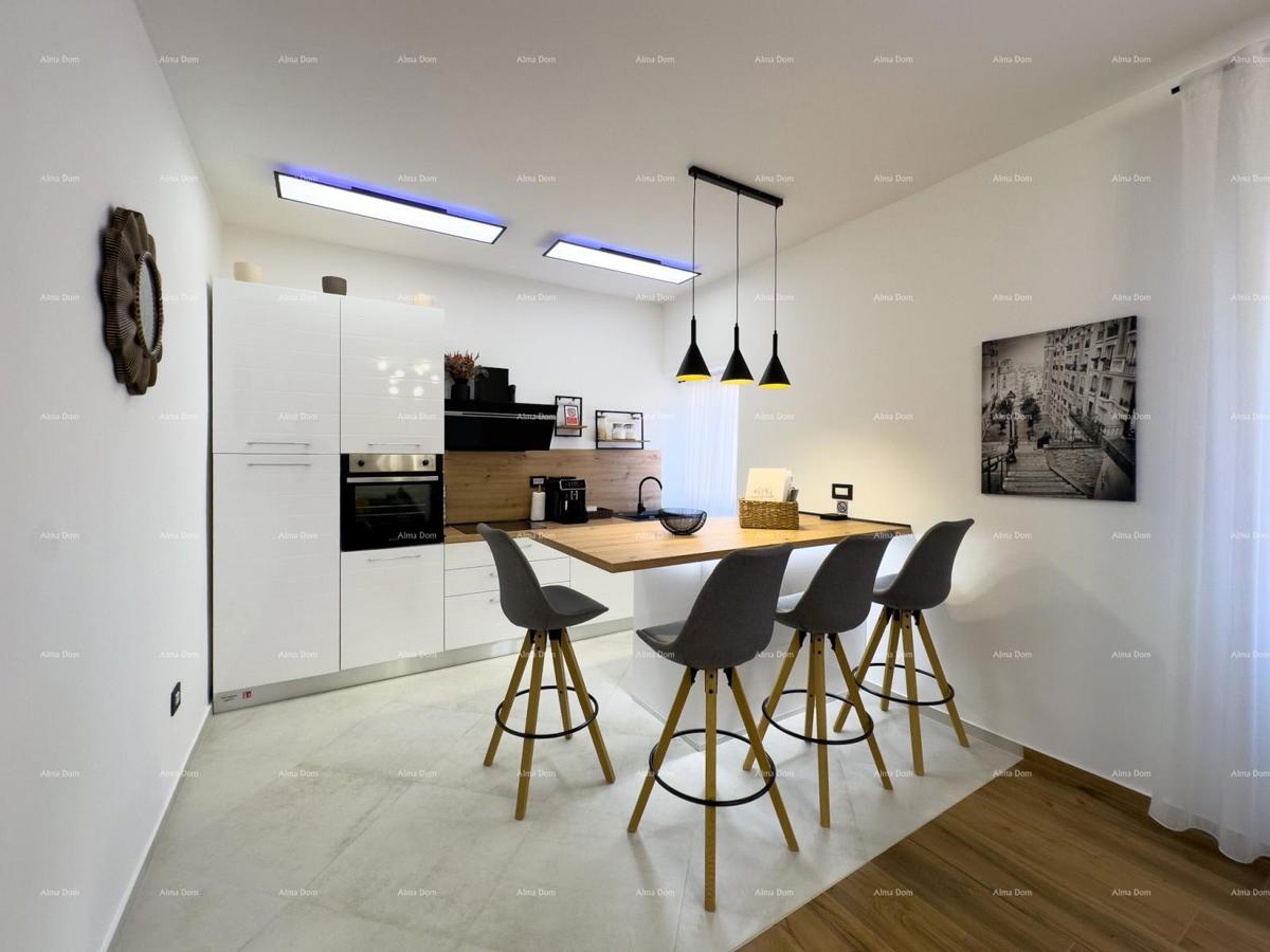 Pulj strogo središče Istarska ulica 500 metrov od Arene Sodobno popolnoma prenovljeno in opremljeno mestno stanovanje