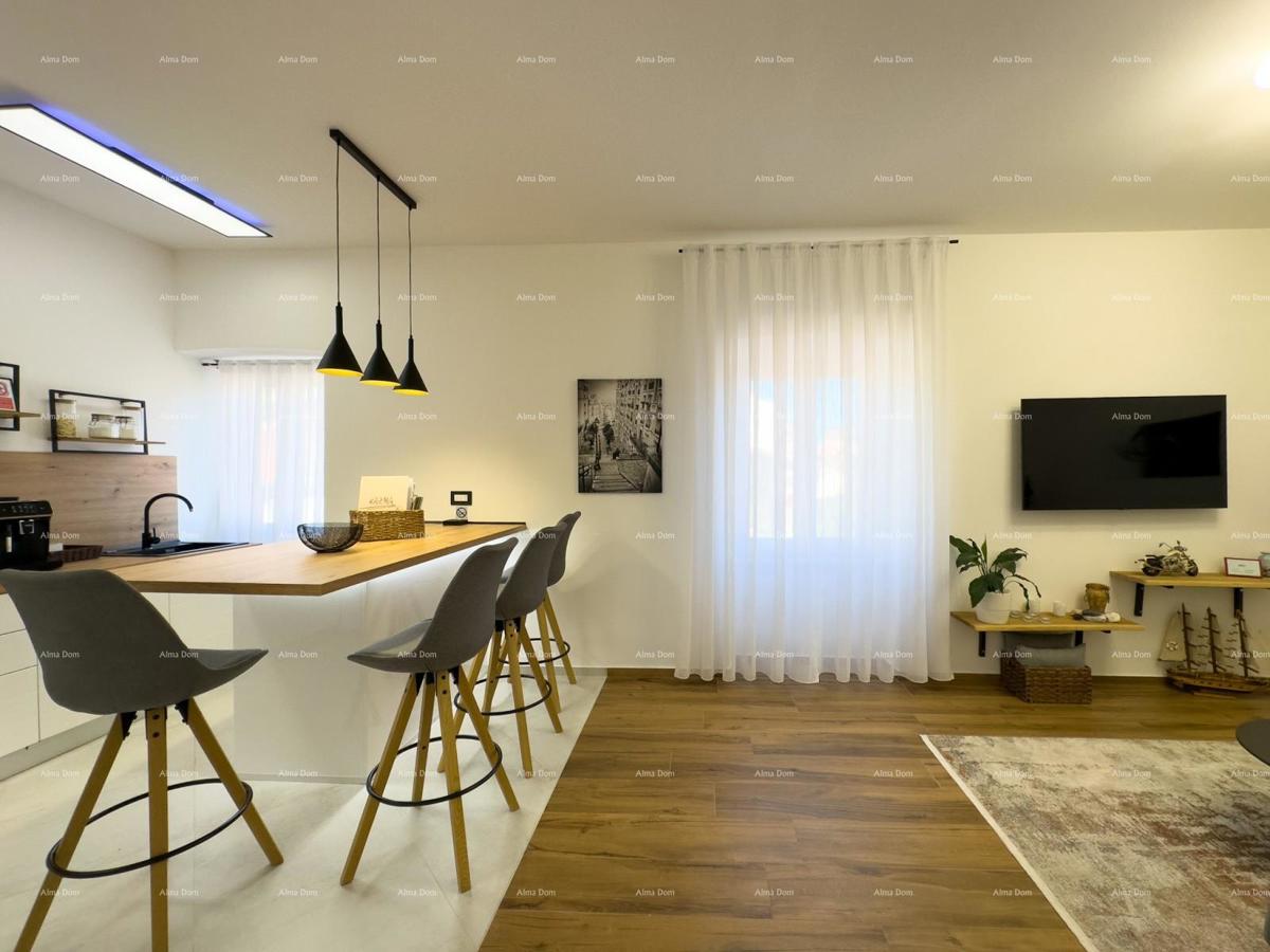 Pulj strogo središče Istarska ulica 500 metrov od Arene Sodobno popolnoma prenovljeno in opremljeno mestno stanovanje