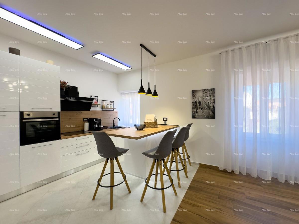 Pulj strogo središče Istarska ulica 500 metrov od Arene Sodobno popolnoma prenovljeno in opremljeno mestno stanovanje