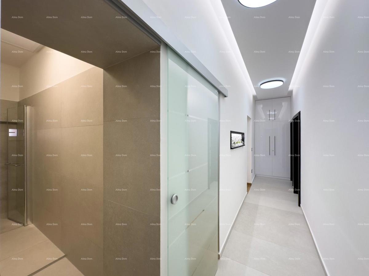 Pulj strogo središče Istarska ulica 500 metrov od Arene Sodobno popolnoma prenovljeno in opremljeno mestno stanovanje