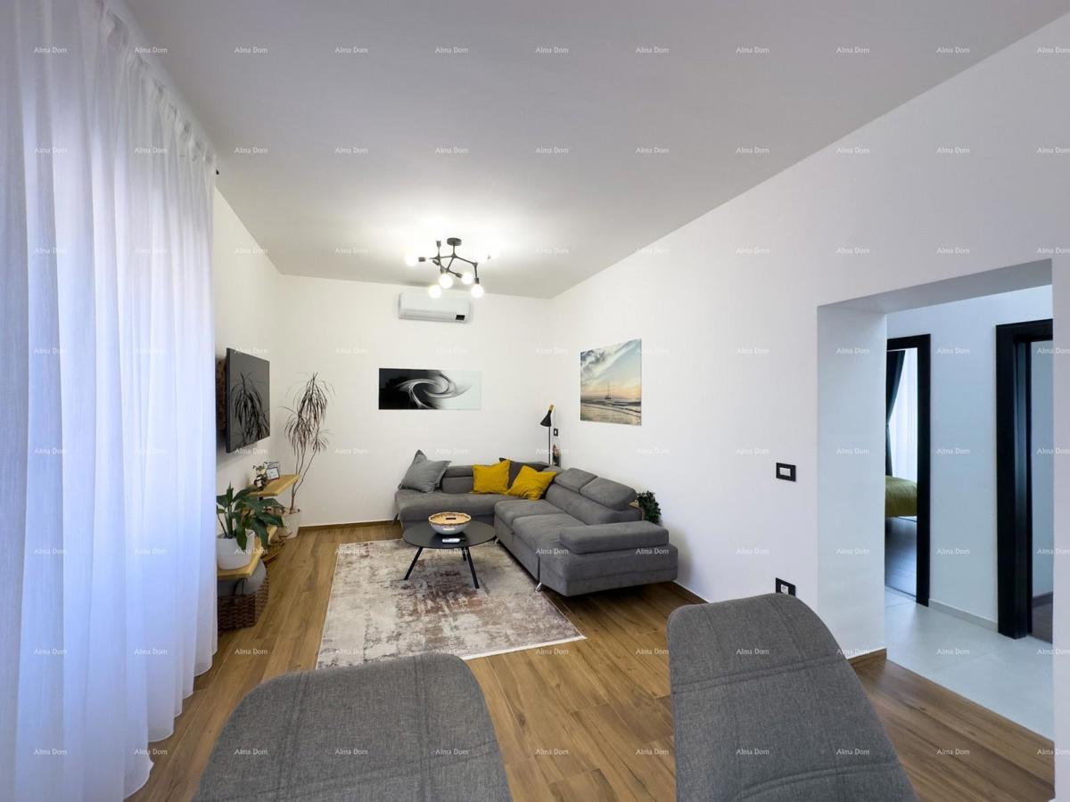 Pulj strogo središče Istarska ulica 500 metrov od Arene Sodobno popolnoma prenovljeno in opremljeno mestno stanovanje