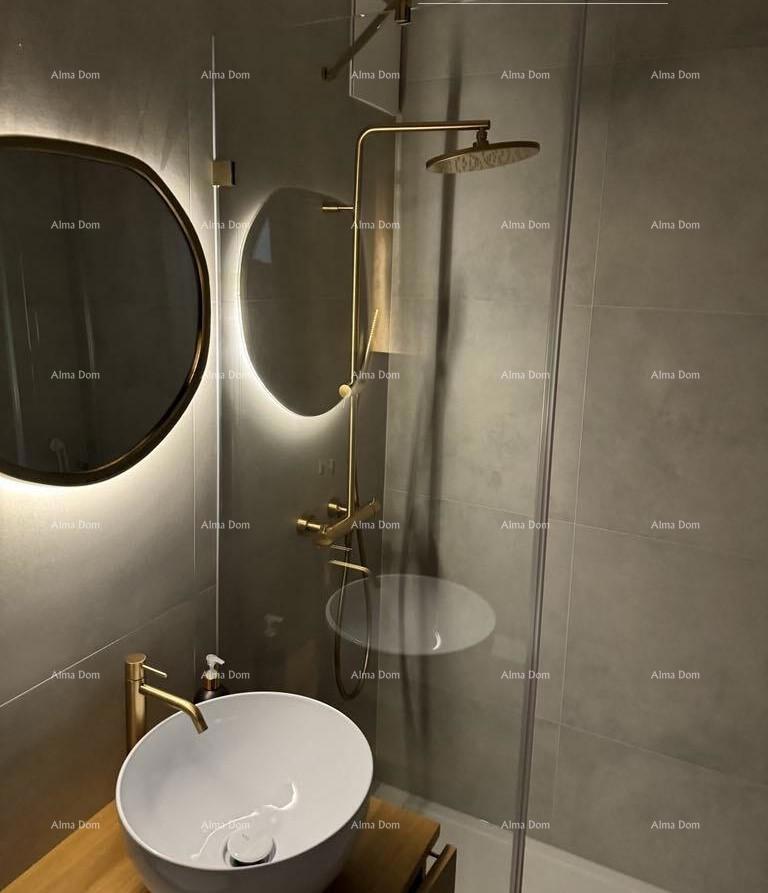 Novo prenovljeno garsonjero, Novigrad, 350 m od morja