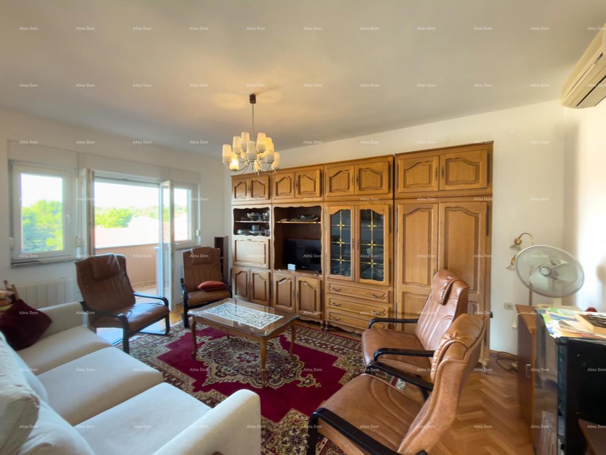 Pula – Hiša z dvema stanovanjski enotama, 50 m od morja