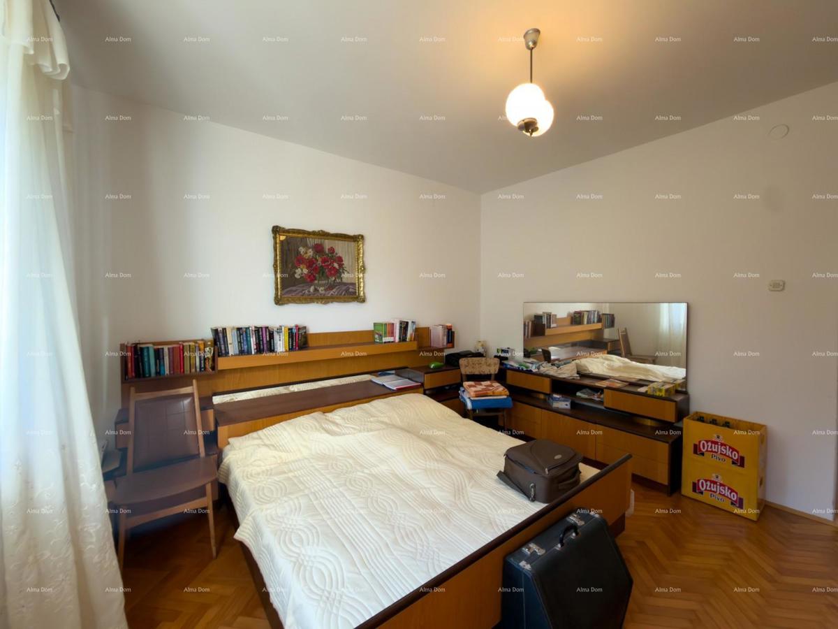 Pula – Hiša z dvema stanovanjski enotama, 50 m od morja