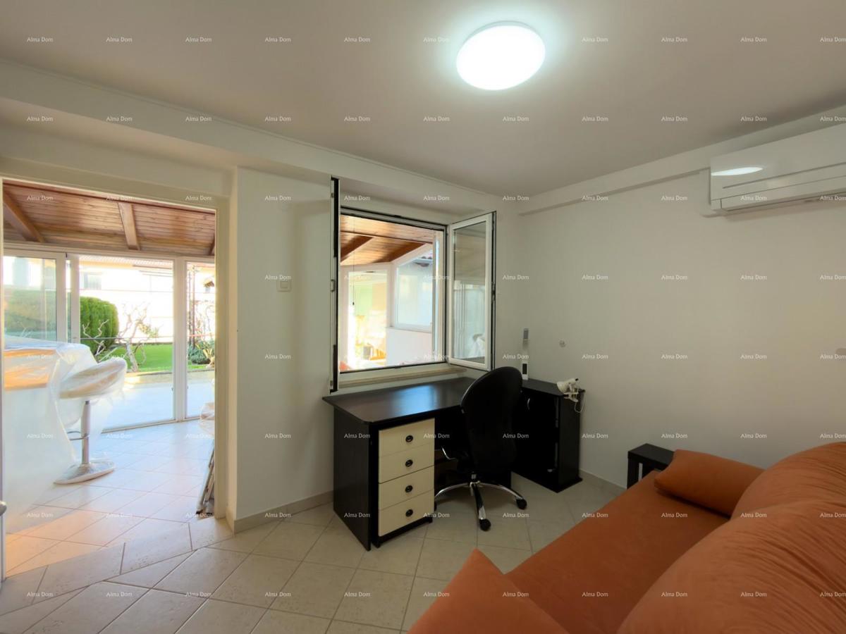 Pula – Hiša z dvema stanovanjski enotama, 50 m od morja