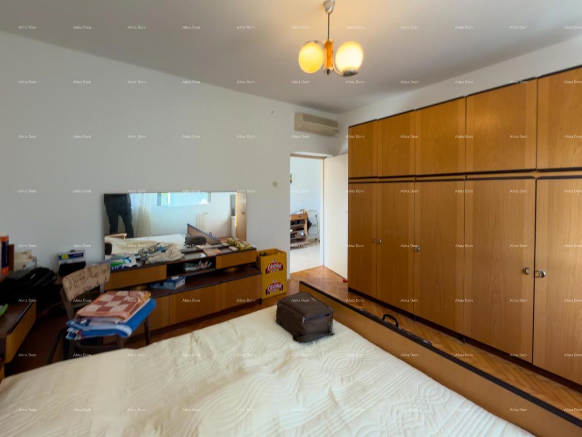 Pula – Hiša z dvema stanovanjski enotama, 50 m od morja