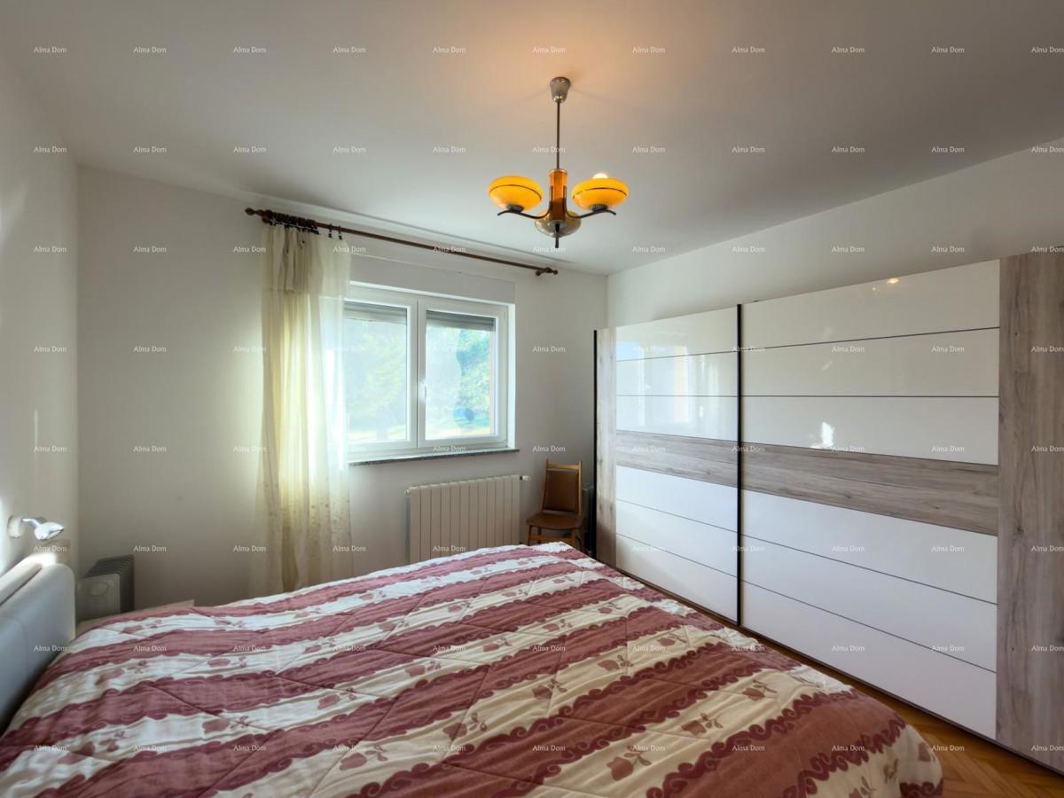 Pula – Hiša z dvema stanovanjski enotama, 50 m od morja