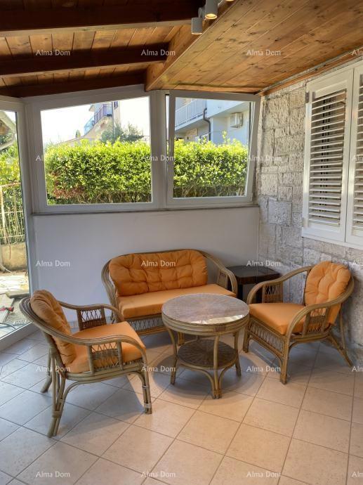 Pula – Hiša z dvema stanovanjski enotama, 50 m od morja