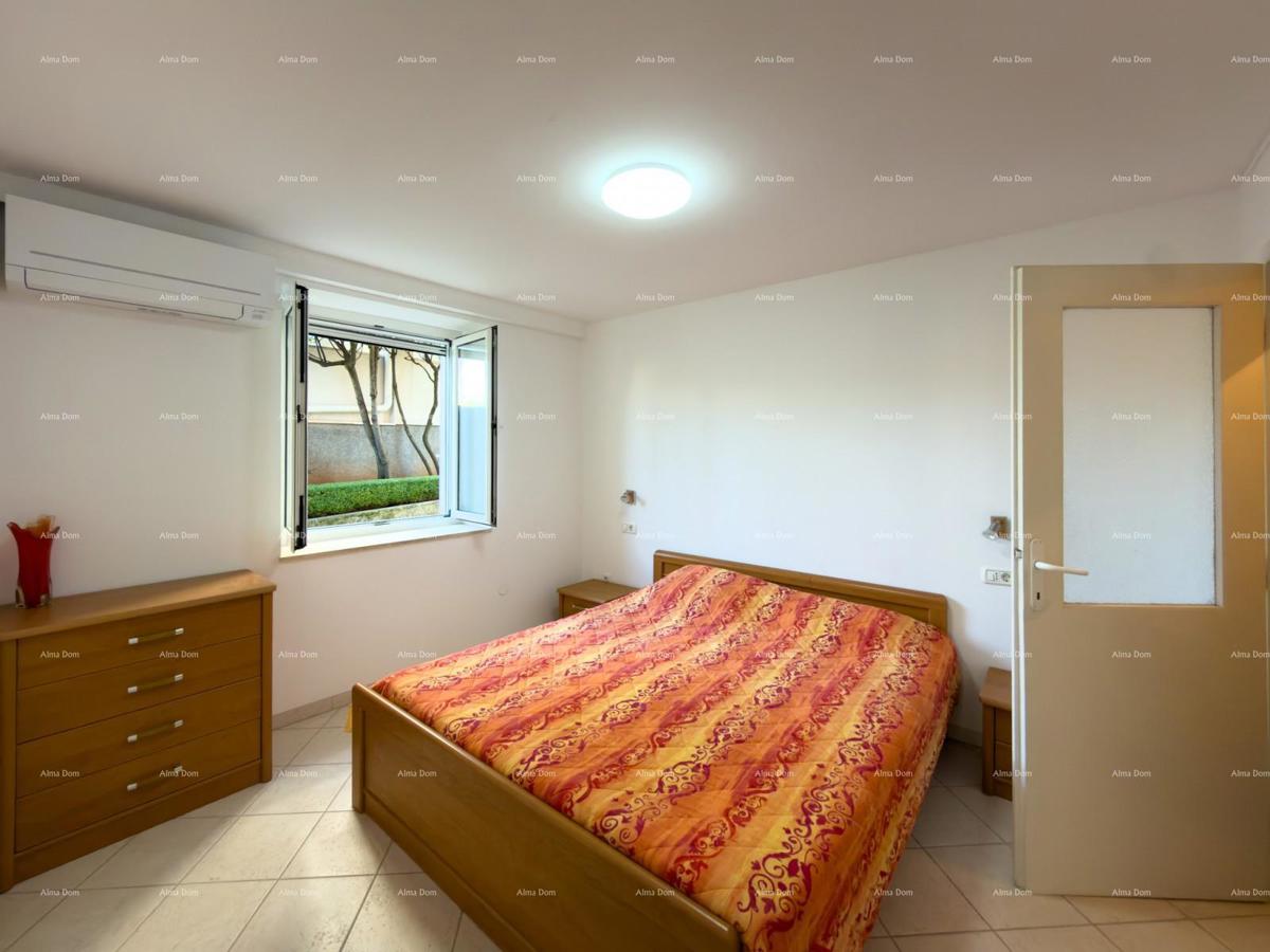 Pula – Hiša z dvema stanovanjski enotama, 50 m od morja