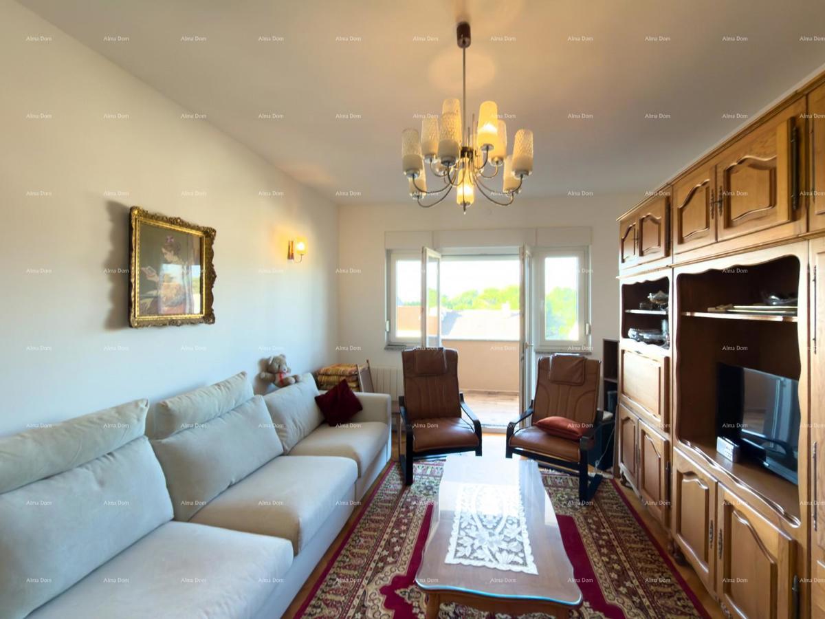 Pula – Hiša z dvema stanovanjski enotama, 50 m od morja