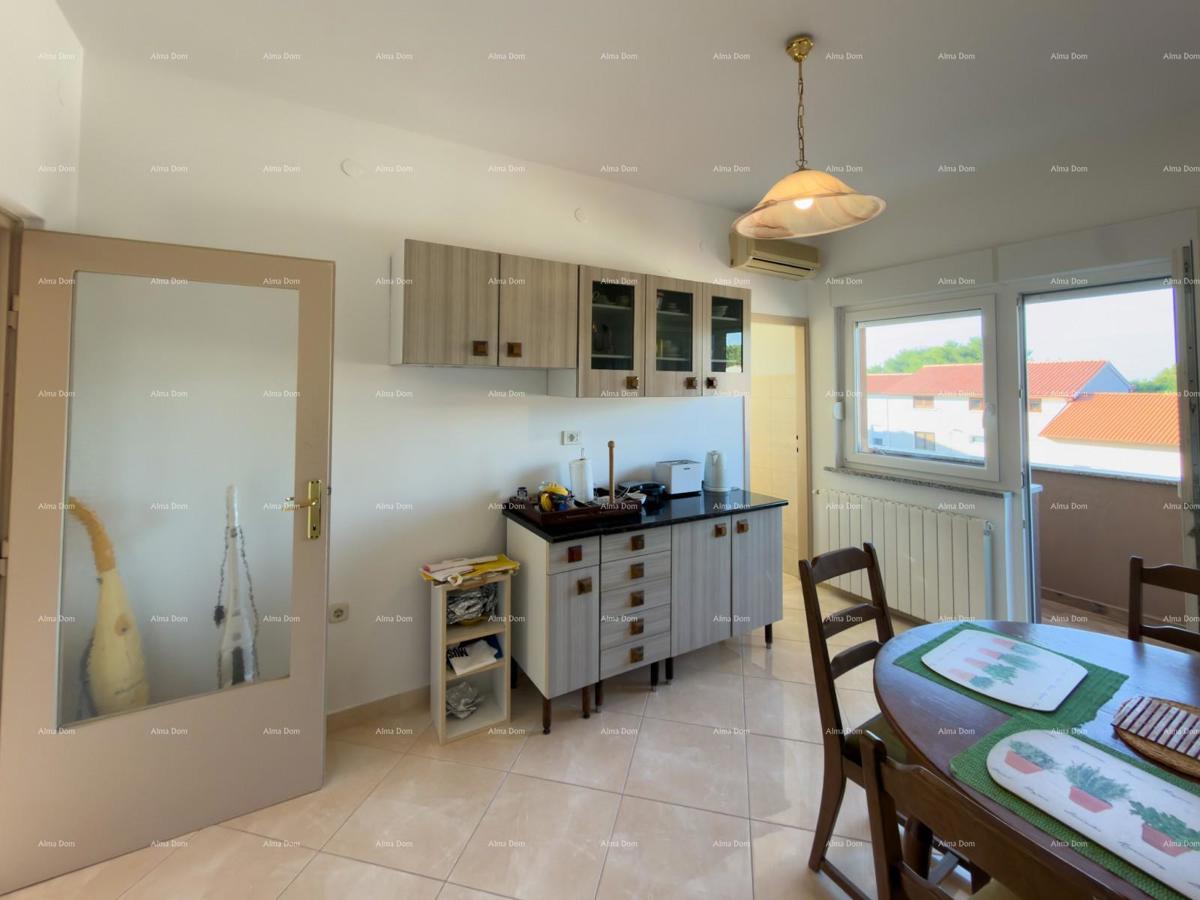 Pula – Hiša z dvema stanovanjski enotama, 50 m od morja