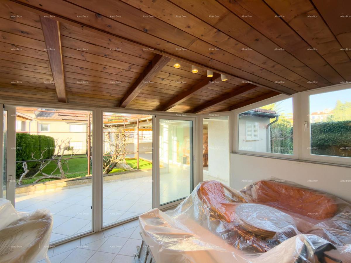 Pula – Hiša z dvema stanovanjski enotama, 50 m od morja