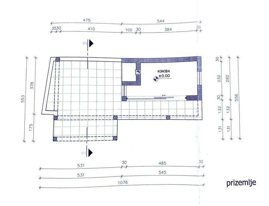 Pula – Hiša z dvema stanovanjski enotama, 50 m od morja
