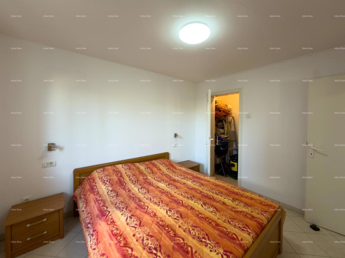 Pula – Hiša z dvema stanovanjski enotama, 50 m od morja