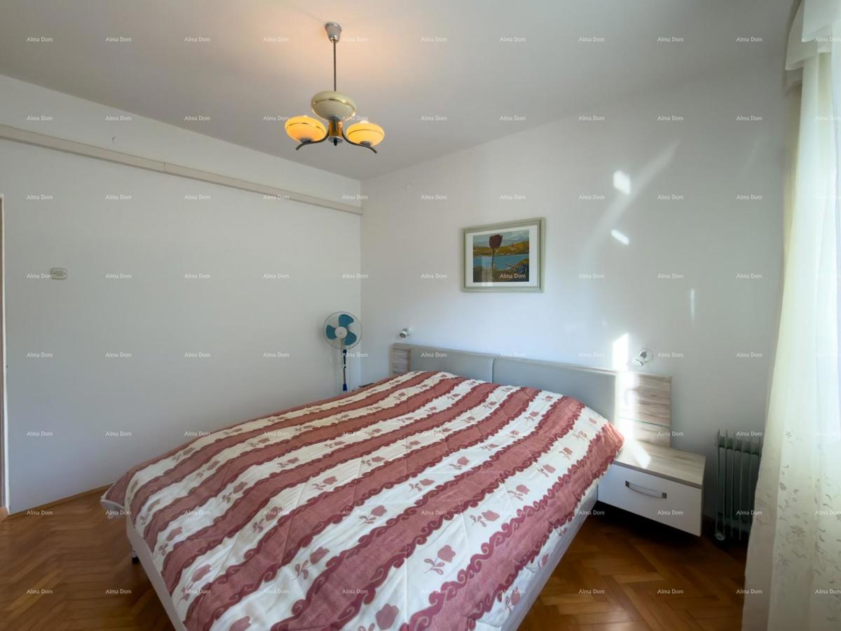 Pula – Hiša z dvema stanovanjski enotama, 50 m od morja