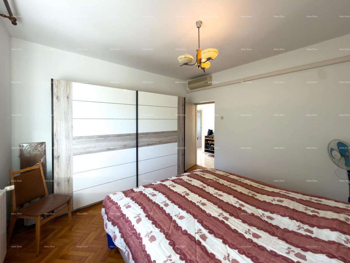 Pula – Hiša z dvema stanovanjski enotama, 50 m od morja