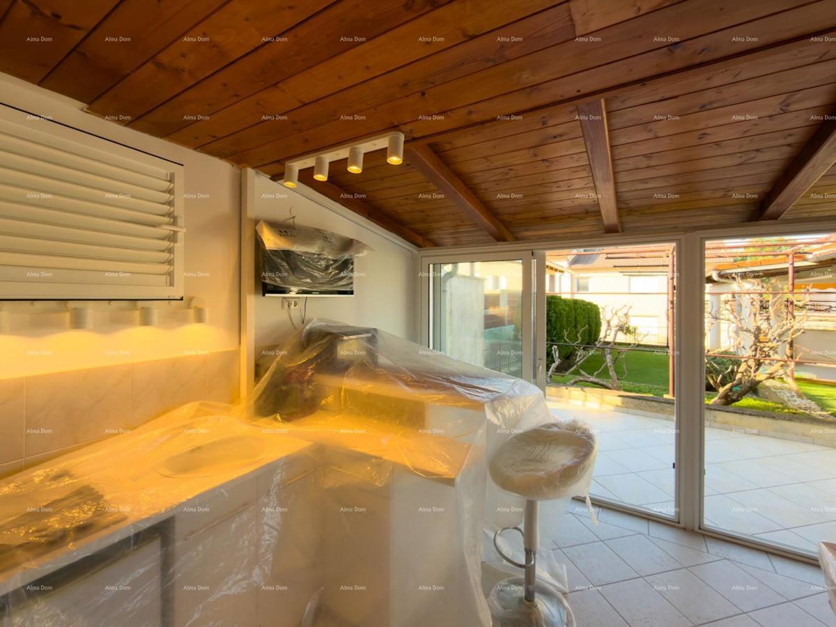 Pula – Hiša z dvema stanovanjski enotama, 50 m od morja