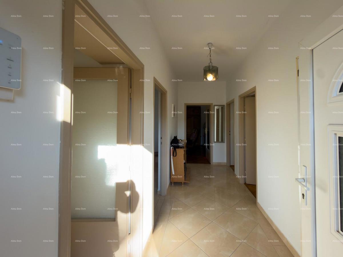 Pula – Hiša z dvema stanovanjski enotama, 50 m od morja