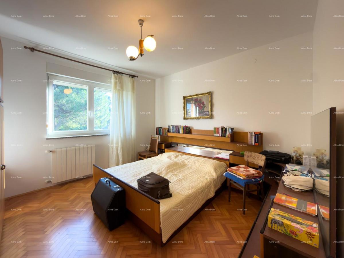 Pula – Hiša z dvema stanovanjski enotama, 50 m od morja