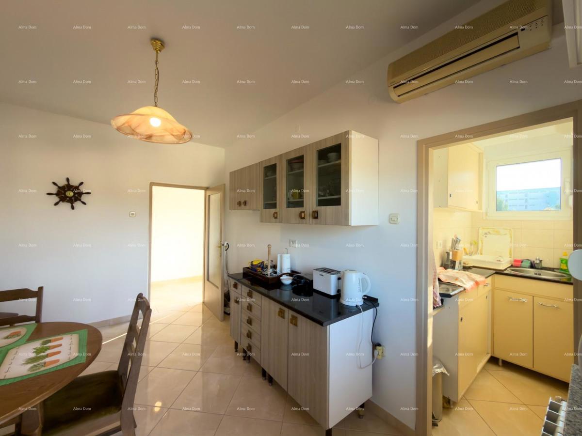 Pula – Hiša z dvema stanovanjski enotama, 50 m od morja