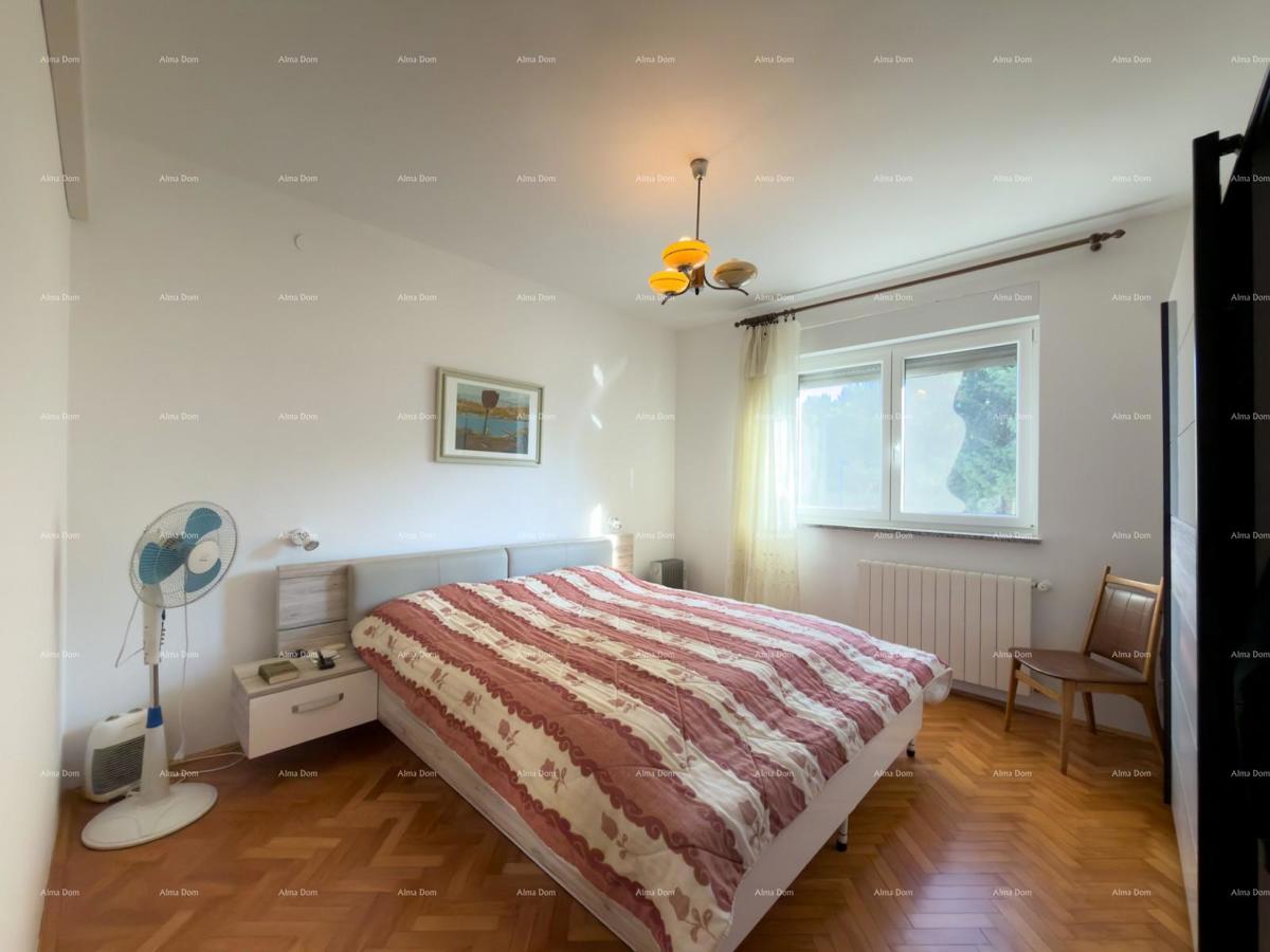 Pula – Hiša z dvema stanovanjski enotama, 50 m od morja