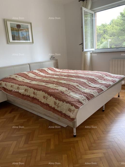 Pula – Hiša z dvema stanovanjski enotama, 50 m od morja