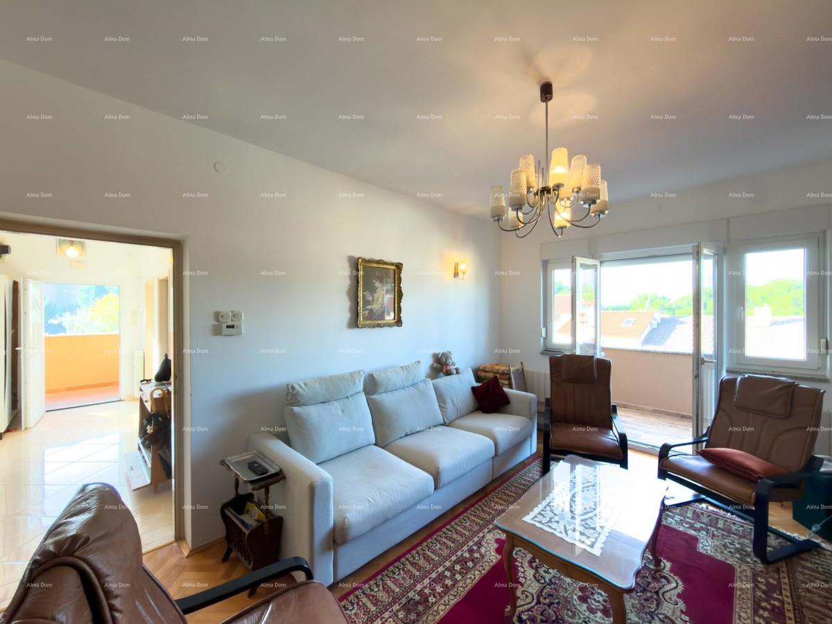 Pula – Hiša z dvema stanovanjski enotama, 50 m od morja