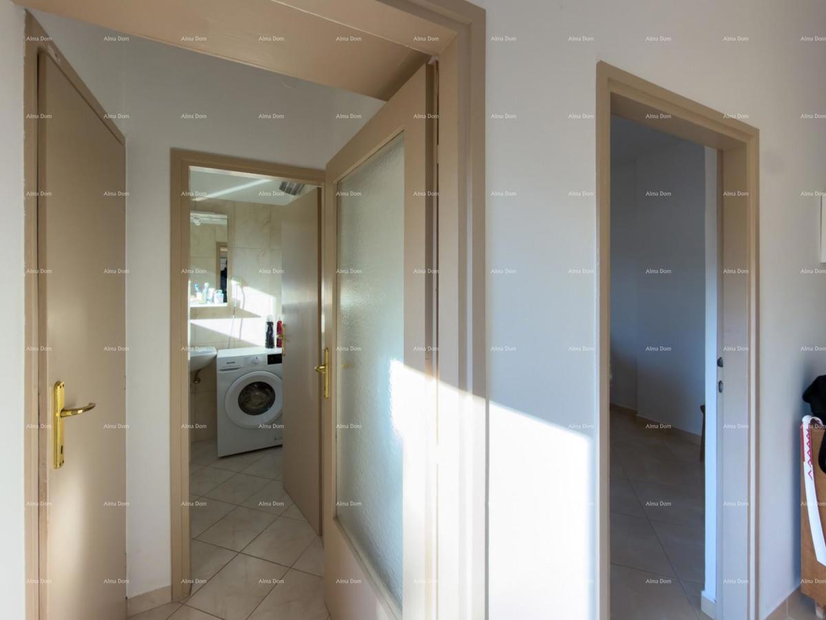 Pula – Hiša z dvema stanovanjski enotama, 50 m od morja