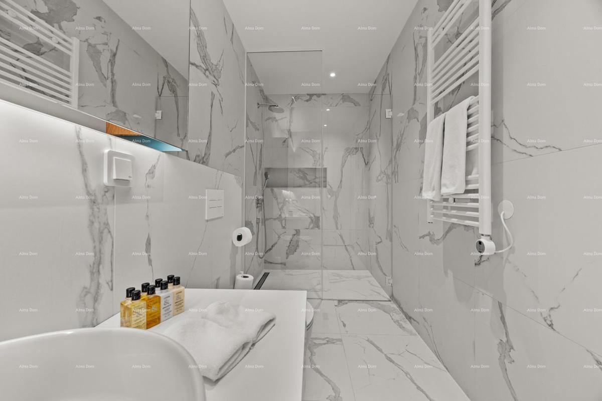 Prvi red do morja! Luksuzna hiša v Umagu, 300 m od morja - popolna za družino z modernimi vsebinami