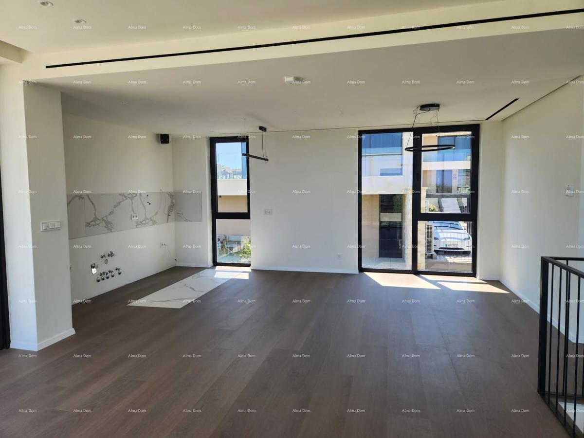 Prvi red do morja! Luksuzna hiša v Umagu, 300 m od morja - popolna za družino z modernimi vsebinami