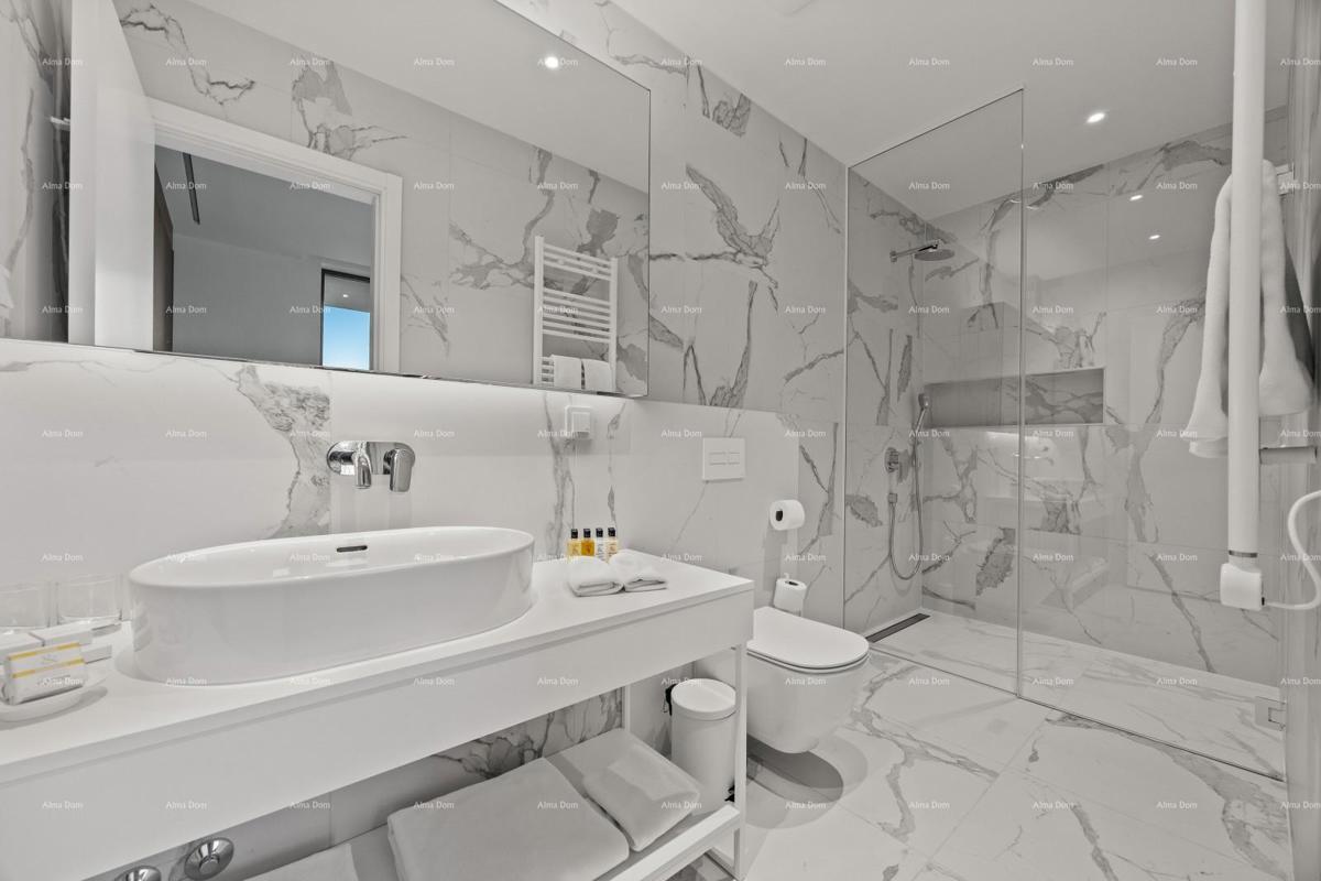 Prvi red do morja! Luksuzna hiša v Umagu, 300 m od morja - popolna za družino z modernimi vsebinami