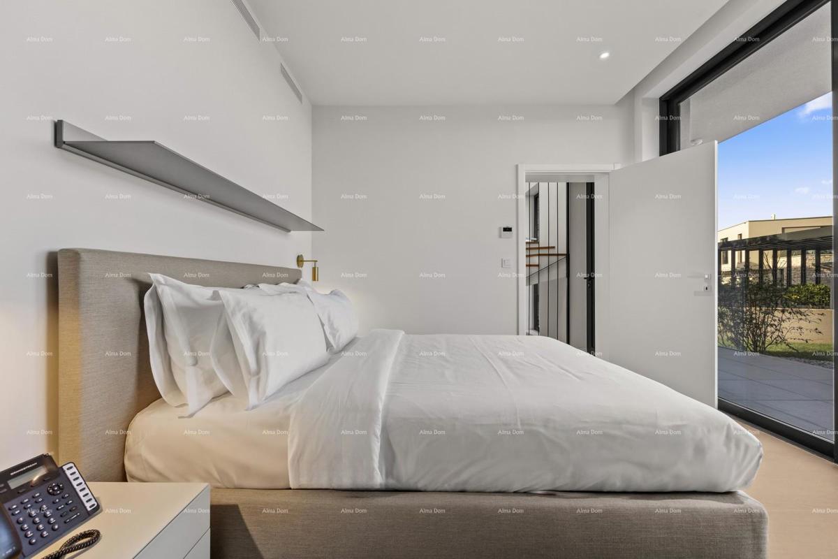 Prvi red do morja! Luksuzna hiša v Umagu, 300 m od morja - popolna za družino z modernimi vsebinami