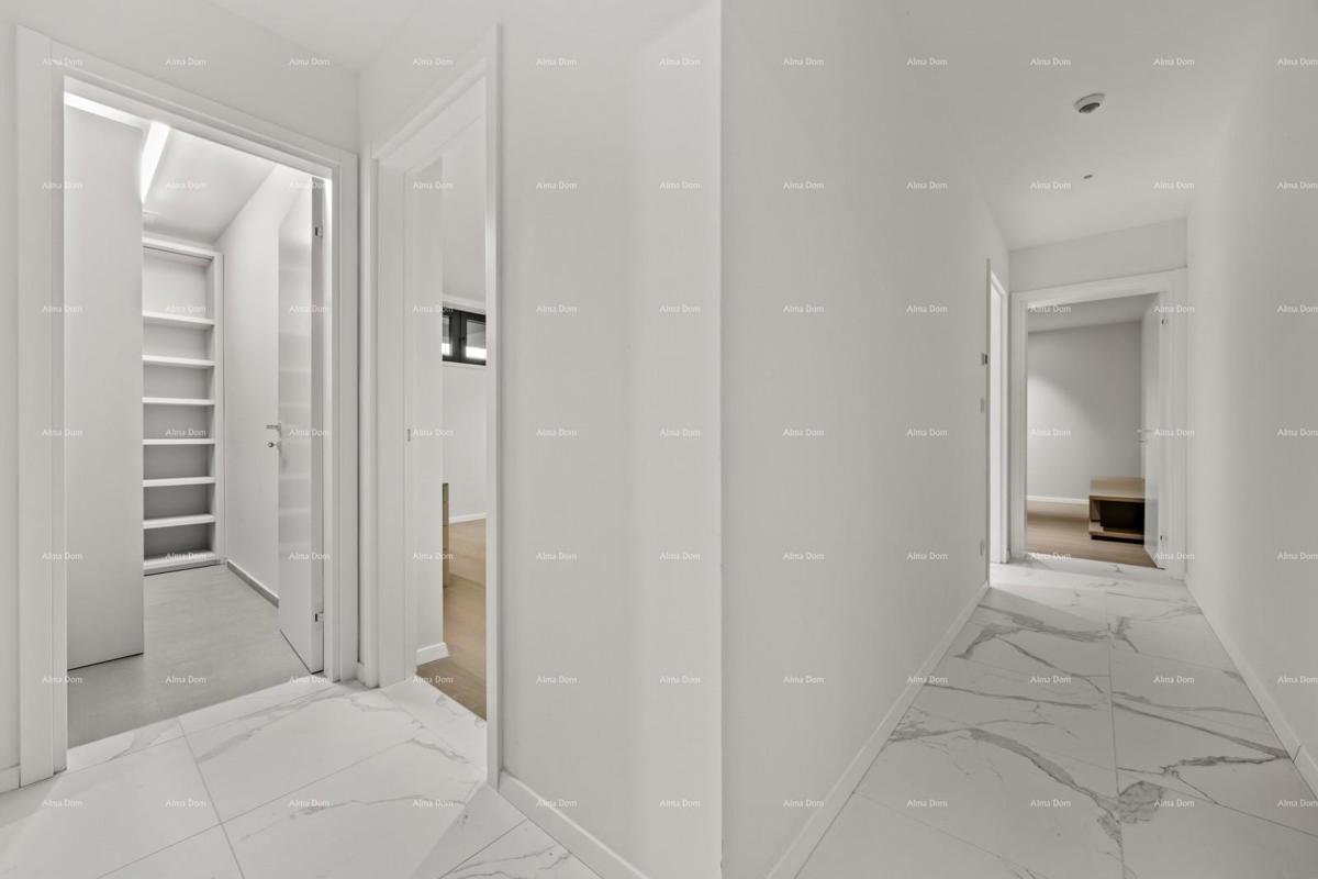 Prvi red do morja! Luksuzna hiša v Umagu, 300 m od morja - popolna za družino z modernimi vsebinami