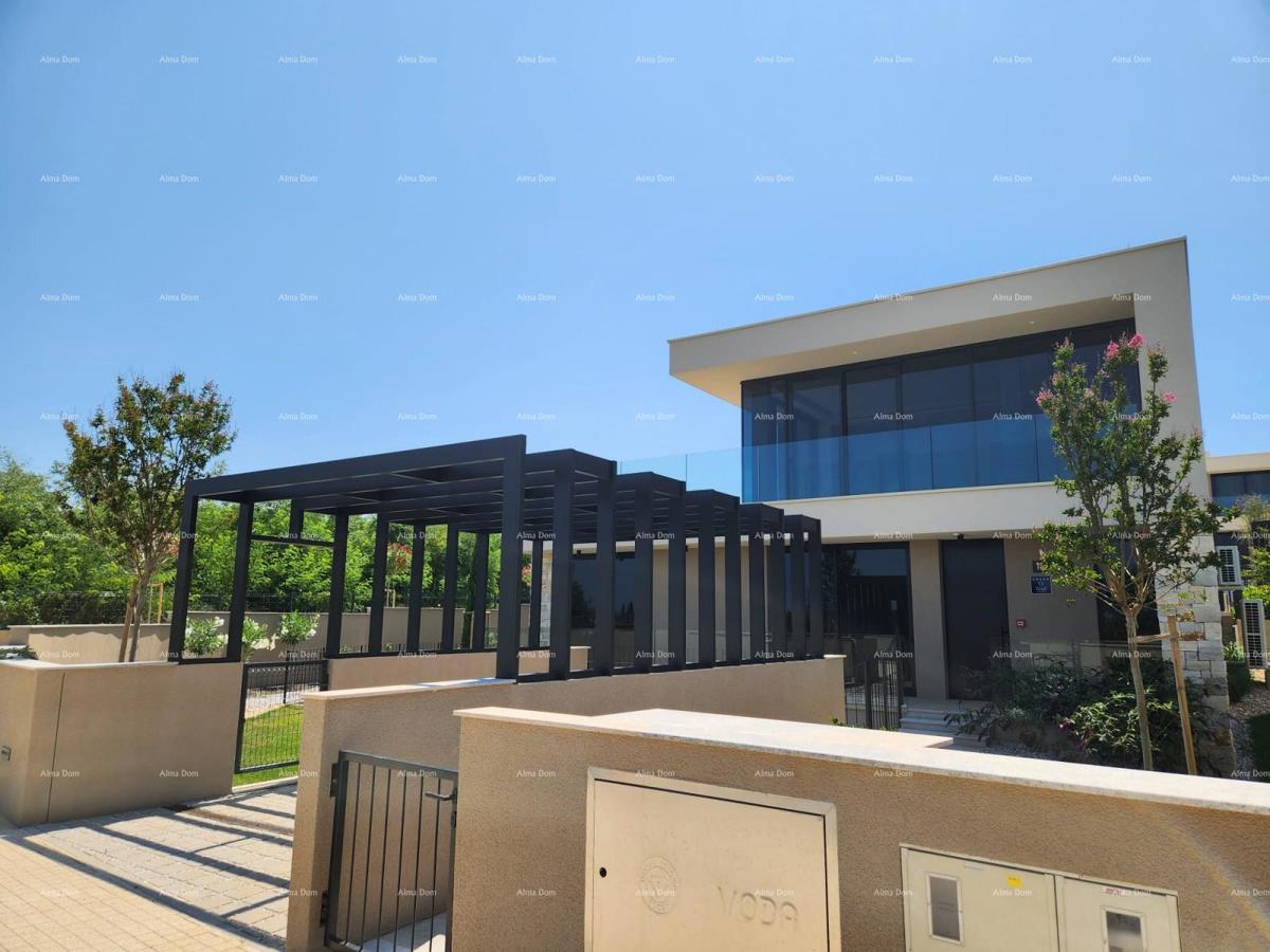 Prvi red do morja! Luksuzna hiša v Umagu, 300 m od morja - popolna za družino z modernimi vsebinami