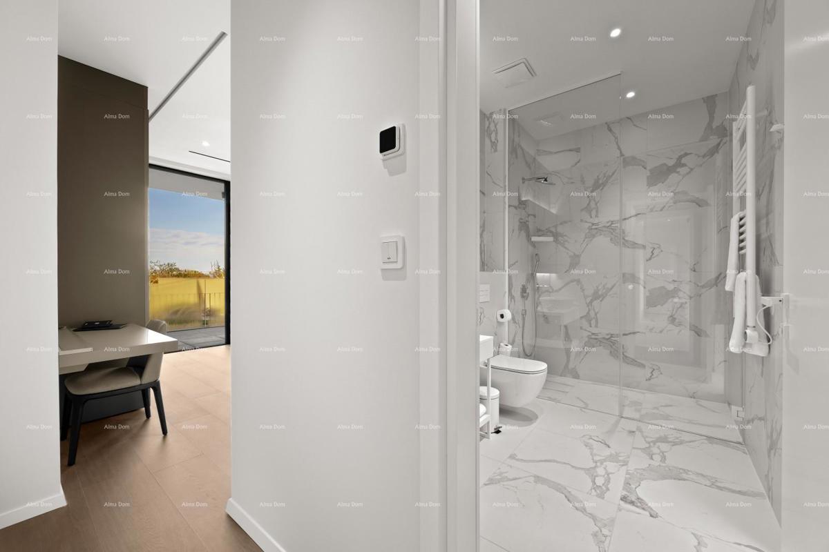 Prvi red do morja! Luksuzna hiša v Umagu, 300 m od morja - popolna za družino z modernimi vsebinami