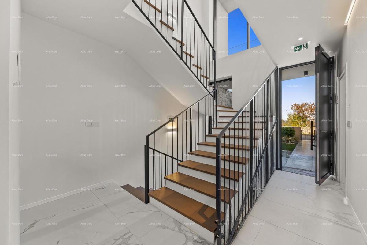 Prvi red do morja! Luksuzna hiša v Umagu, 300 m od morja - popolna za družino z modernimi vsebinami